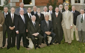 photo of alumni posing as a group outside. 