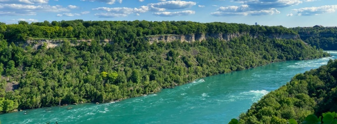 photo of the Niagara Glen hiking trail. 