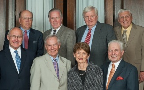 photo of alumni posing. 