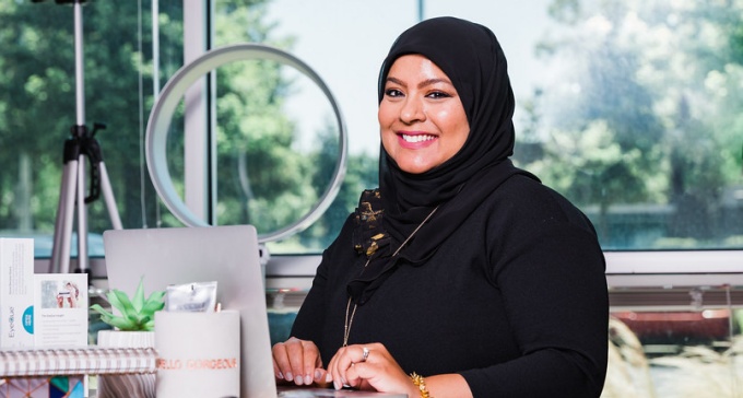 Minara El-Rahman sitting at a table. 